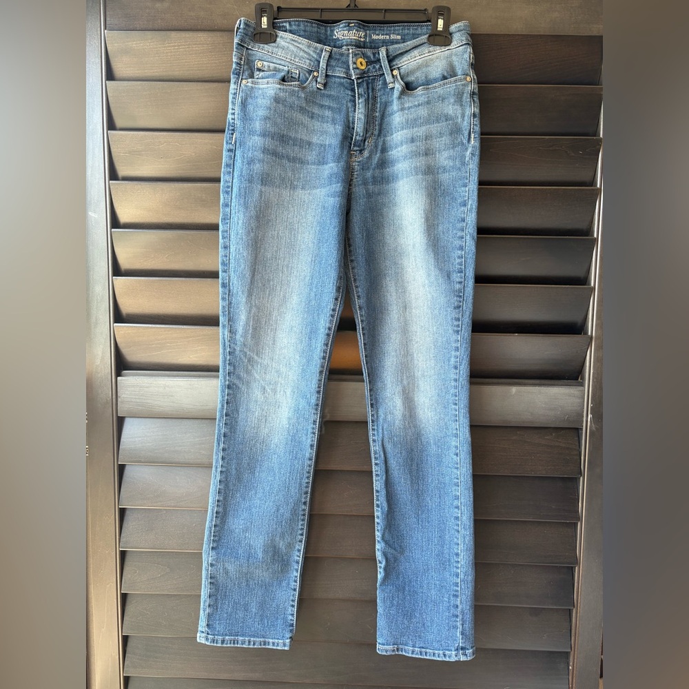 Signature by Levi Strauss Women's Modern Slim Jeans Size 6 (28x32)